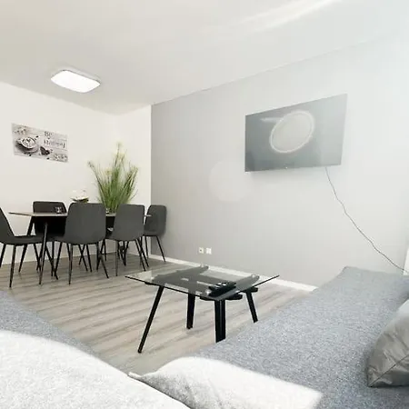 아파트 Schickes In Lage B7 *